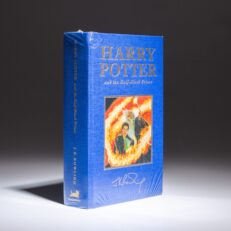 The Deluxe English edition of Harry Potter and the Half-Blood Prince by J.K. Rowling.