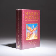 The Deluxe English edition of Harry Potter and the Order of the Phoenix by J.K. Rowling.