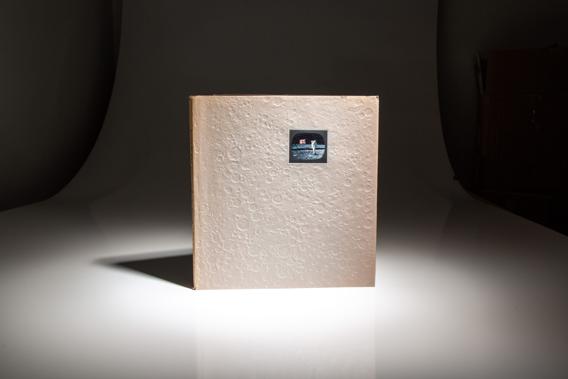 10:56:20PM EDT 7/20/69: The Historic Conquest of the Moon as reported to the American People by CBS News Over the CBS Television Network - Image 6